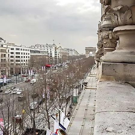 فندق Plaza Champs Elysess 5*
