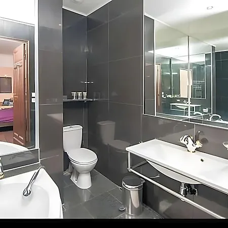 Hotel Plaza Champs Elysess